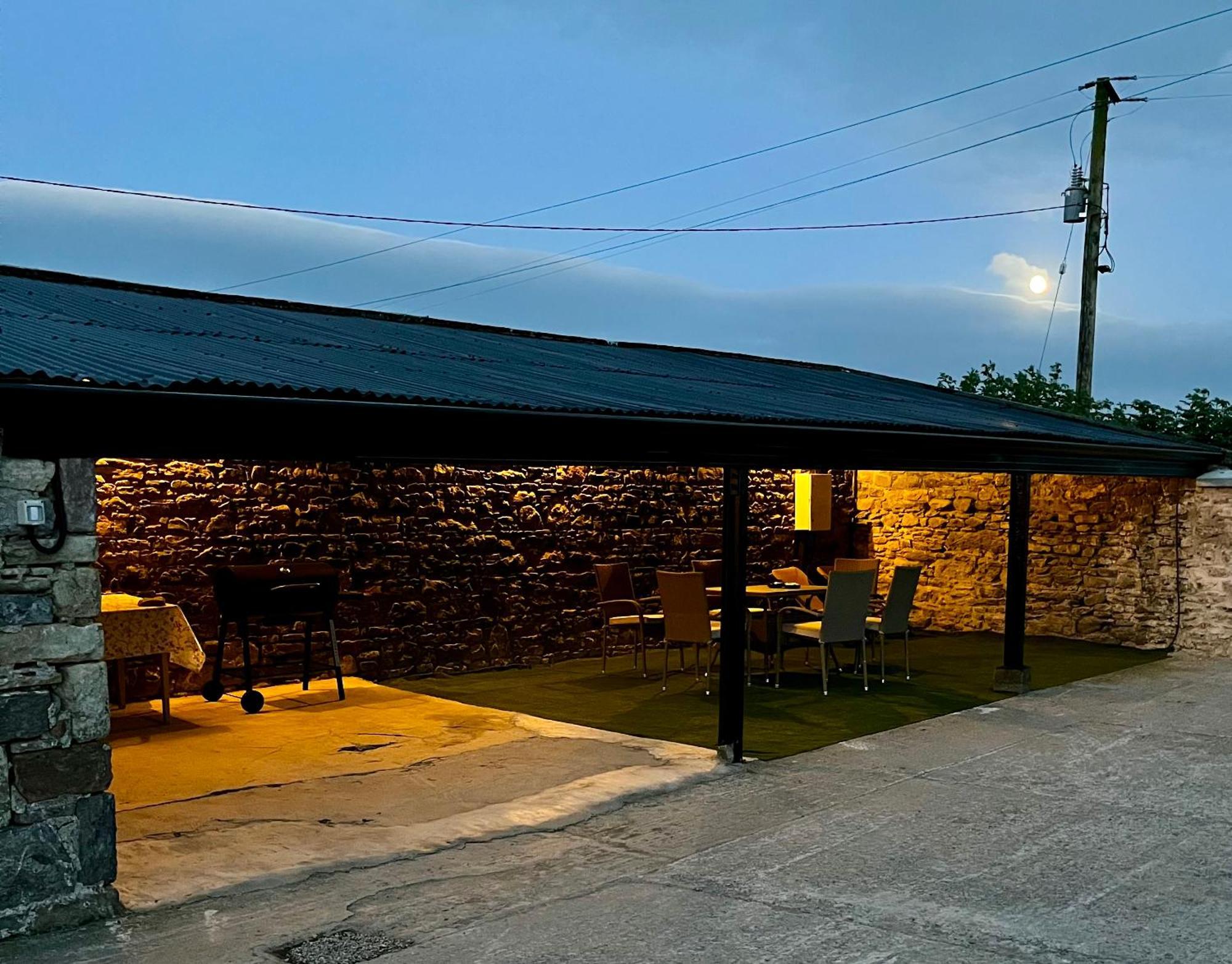 Villa Tom Rocky'S Farmyard Templemore Exterior foto